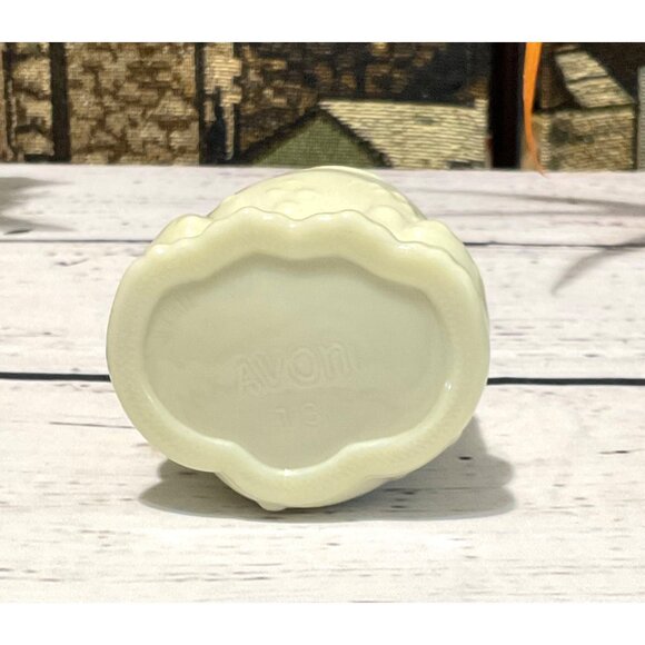 Avon 1970s Enchanted Frog Milk Glass Sachet Decanter - Picture 5 of 8